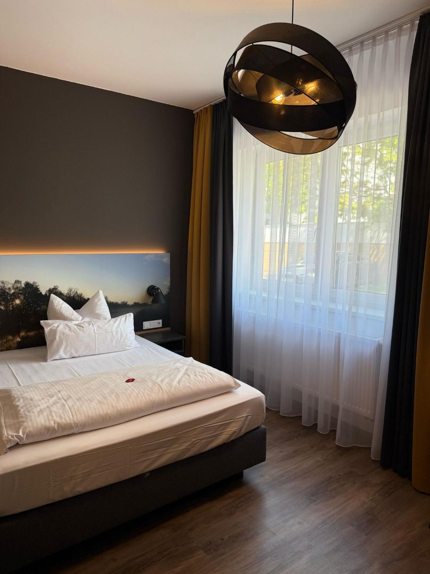 Hotel Kitz Ehemals Schlemmerhuette Langweid Buitenkant foto